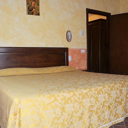 Hotel Oasi Neumann Кортона Экстерьер фото