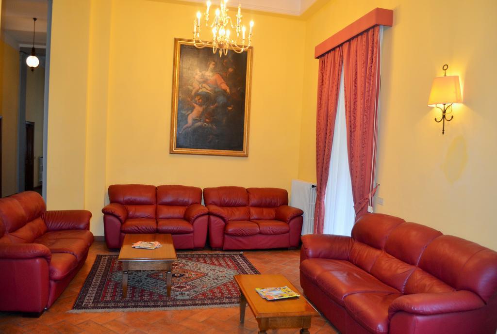 Hotel Oasi Neumann Кортона Экстерьер фото