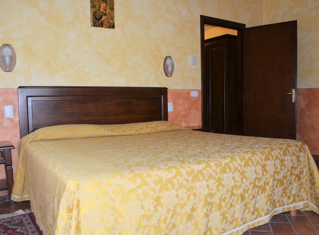 Hotel Oasi Neumann Кортона Экстерьер фото