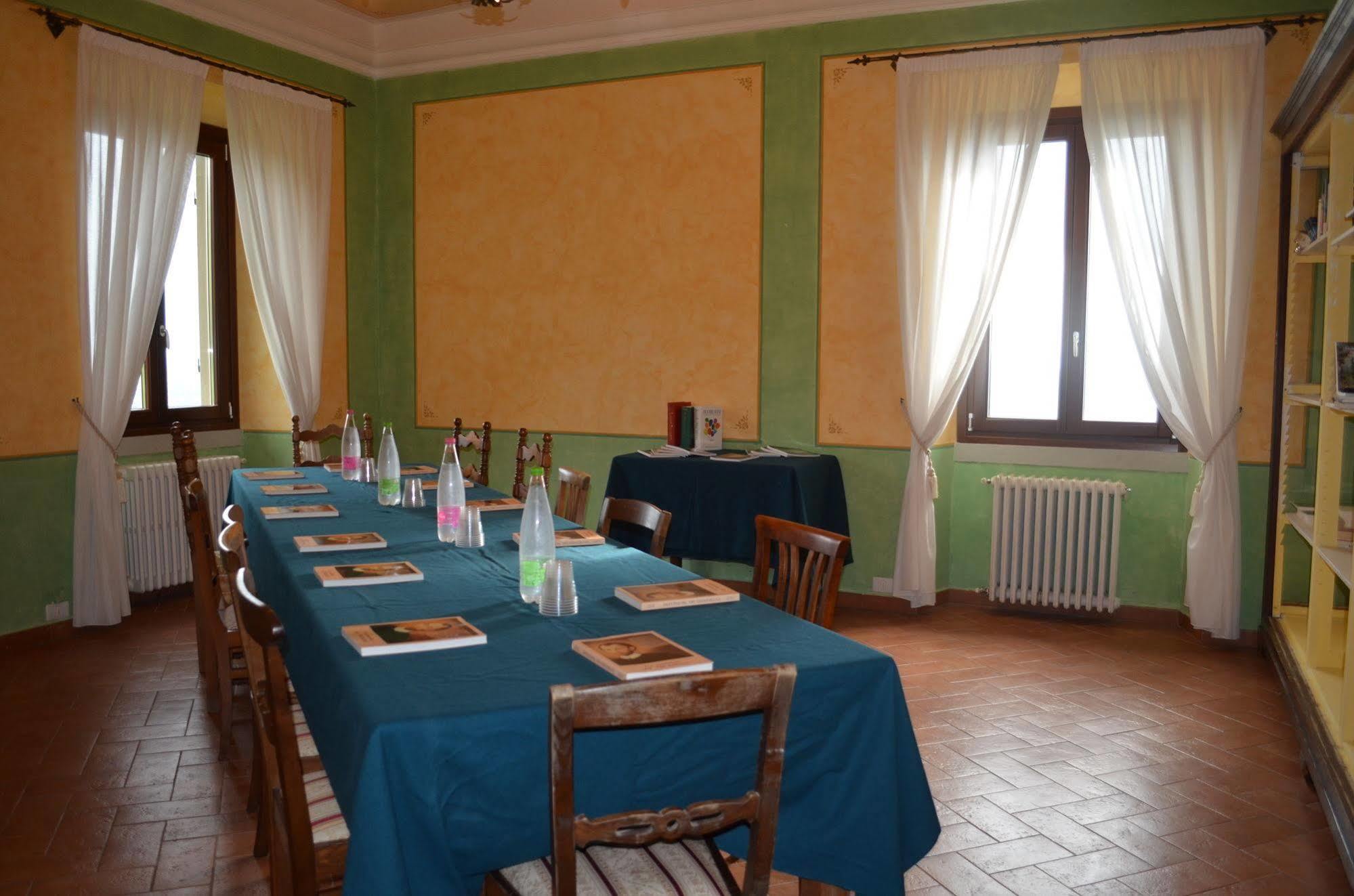 Hotel Oasi Neumann Кортона Экстерьер фото